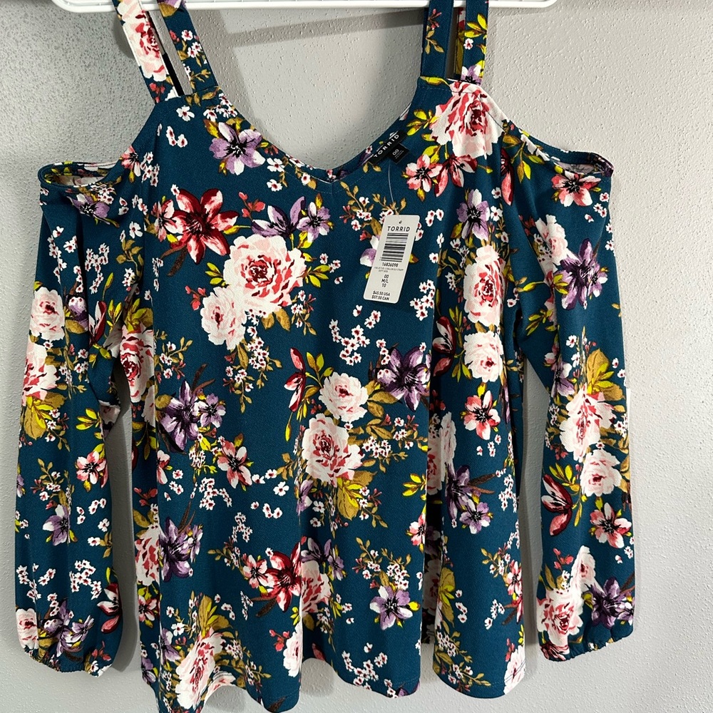 torrid NWT Sz 00 Cold Shoulder Blouse